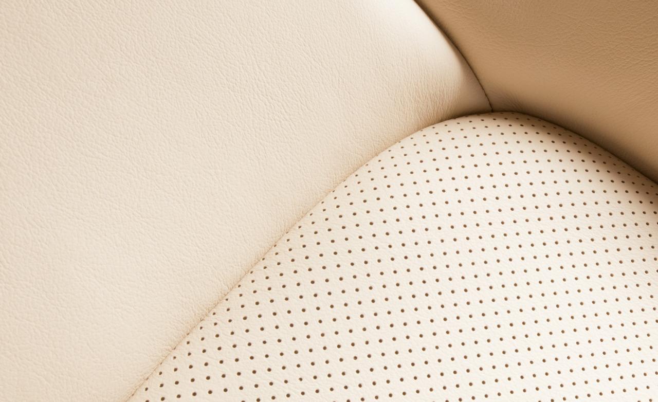 2011-lexus-ct200h-perforated-seat-leather-photo-368890-s-1280x782